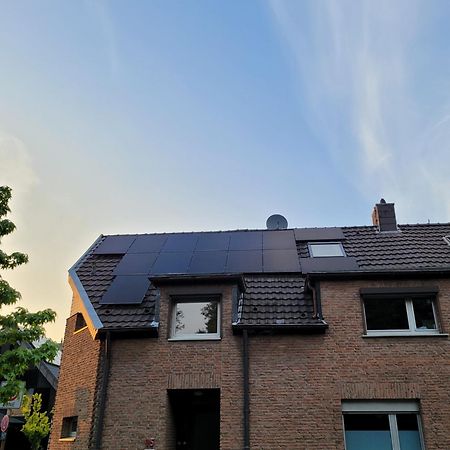 Messezimmer am Thewissenweg Düsseldorf Exterior foto