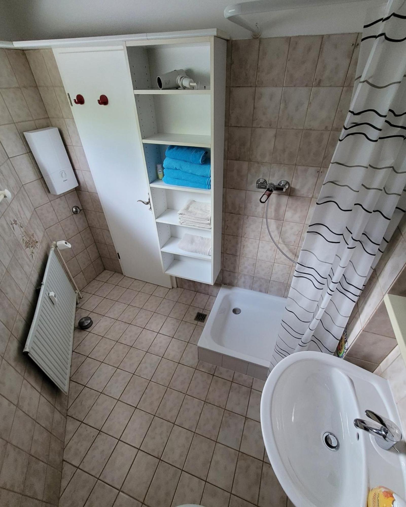 Messezimmer am Thewissenweg Düsseldorf Exterior foto